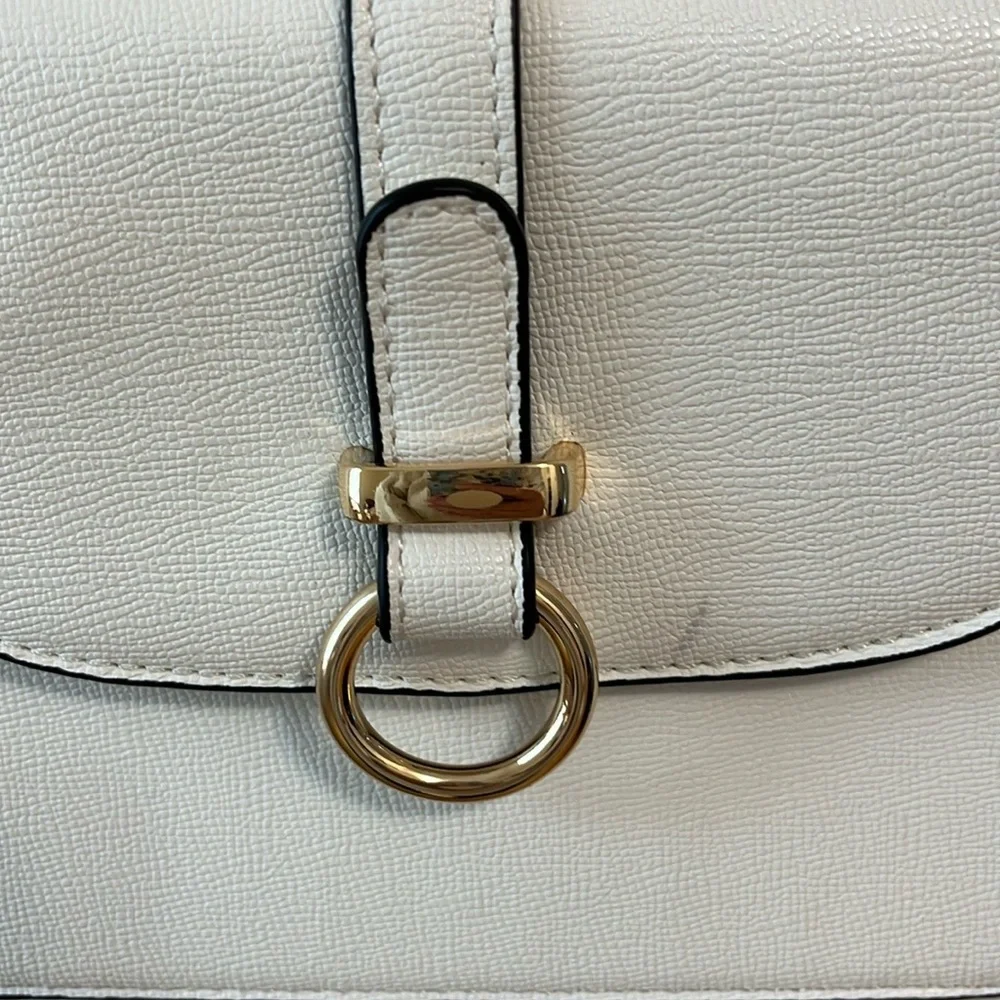 Crossbody purse white gold tone accents & feet long adjustable strap textured